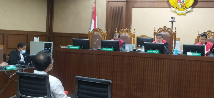 Diperiksa Sebagai Terdakwa, Hakim Ultimatum Azis Syamsuddin