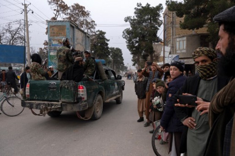 Unjuk Kekuatan, Taliban Gelar Pawai Senjata di Maymana Afghanistan