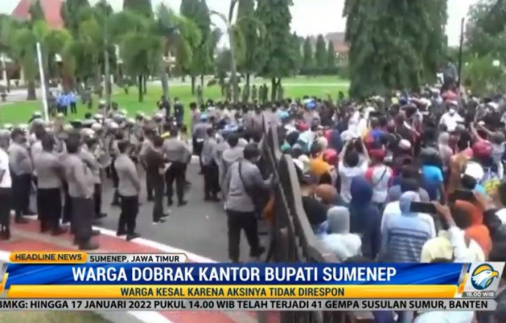 Demo Warga Ricuh, Kantor Bupati Sumenep Didobrak
