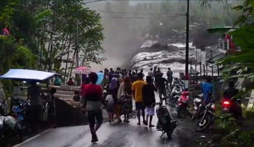 Banjir Lahar Dingin Semeru Terjang Lumajang, 2 Kecamatan Terisolasi