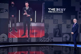 Lewandowski Jadi Pemain Terbaik FIFA, Ronaldo Dapat Penghargaan Khusus