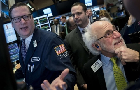 Wall Street Dapat Rapor Merah, Dow Jones Anjlok 500 Poin