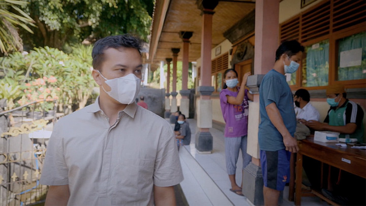 Riri Riza Sutradarai Film Dokumenter tentang Sulianti Saroso dan Ciputra