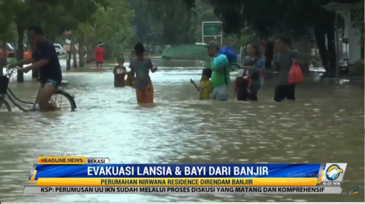Banjir di Bekasi Tak Kunjung Surut, Lansia dan Balita Dievakuasi