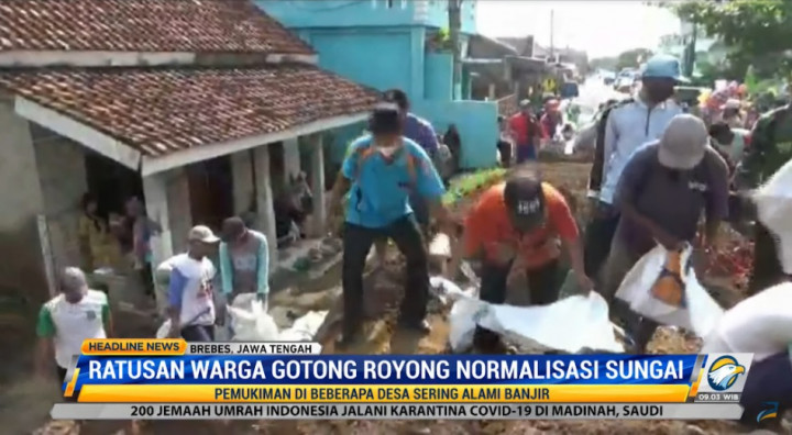 HUT Brebes, Ratusan Warga Gotong Royong Membersihkan Sungai