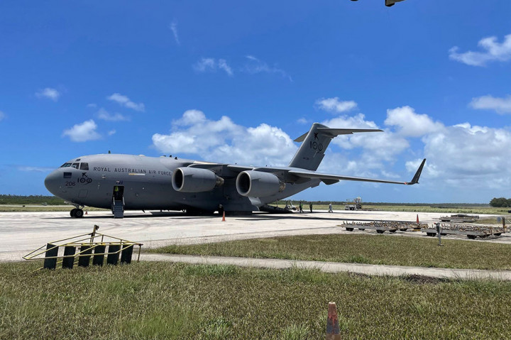 Akhirnya, Penerbangan Bantuan Asing Pertama Mencapai Tonga