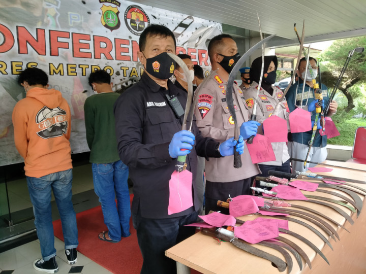 Polisi Buru Pembuat Senjata Tajam untuk Pelajar di Tangerang