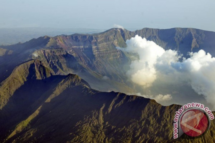Jalur Pendakian Gunung Tambora Ditutup