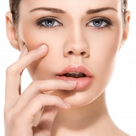 Bibir yang gelap juga bisa disebabkan oleh reaksi alergi dari suatu obat. (Foto: Ilustrasi. Dok. Freepik.com)