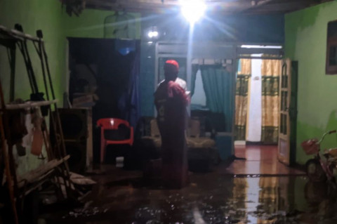 Banjir Lumpur Terjang Desa Pecoro Jember, Warga Mengungsi