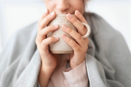 Cokelat panas merupakan salah satu minuman yang sangat familiar di tengah suasana dingin. (Foto: Ilustrasi. Dok. Freepik.com)