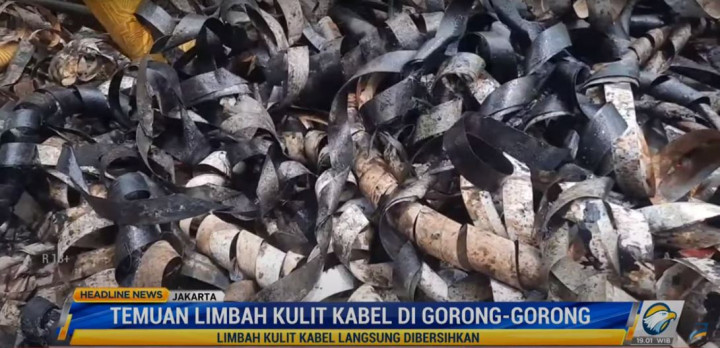 Limbah Kabel Satu Truk Sumbat Gorong-gorong Kemayoran