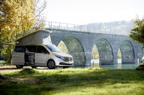 Motorhome Mercedes-Benz EQV, Dari Dapur Sampai Kasur Ada Di Dalam