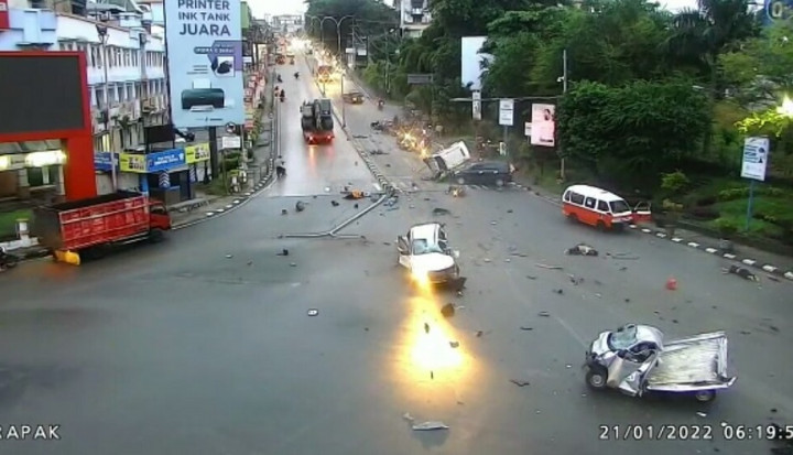 Tak Ada Polantas Saat Truk Tronton Seruduk 24 Kendaraan di Balikpapan