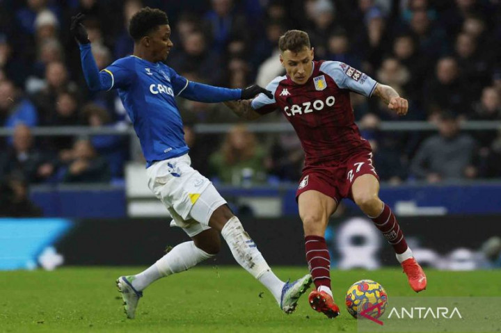 Digne Bantu Aston Villa Mempermalukan Everton