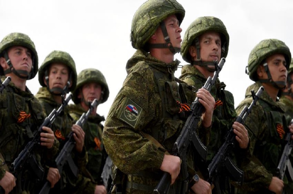 Rusia masih mempertahankan penumpukan pasukan di dekat perbatasan Ukraina sepanjang Januari 2022. (AFP)