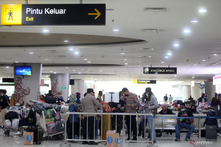 PMI yang Tiba di Bandara Juanda Dikarantina di Asrama Haji Surabaya