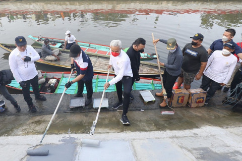 Bersihkan Sungai Sekanak, Ganjar Puji Gotong Royong Warga Palembang
