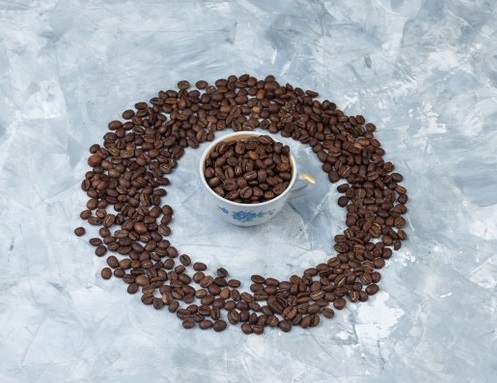 Penelitian membuktikan efek kafein dapat membantu memperpanjang durasi anagen, yaitu tahap pertumbuhan rambut. (Foto: Ilustrasi. Dok. Freepik.com)