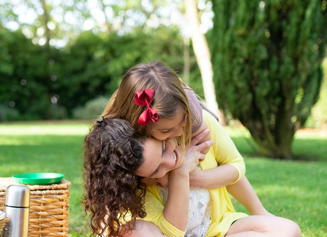 Manfaat dan Macam Pelukan dengan Si Kecil
