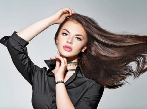 Ladies, Ini 5 Kebiasaan yang Bikin Rambut jadi Kering
