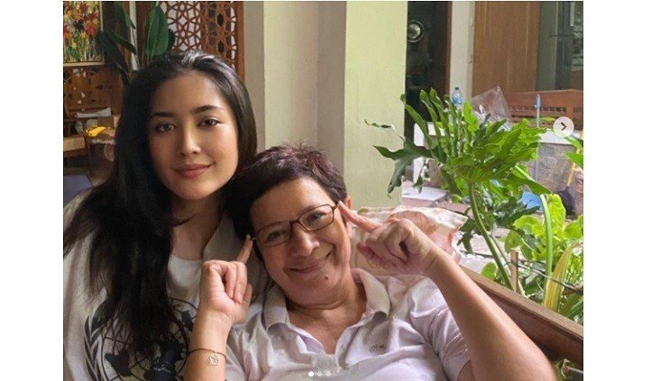Nurul Arifin dan putri sulungnya, Maura Magnalia Widyaratri. (Foto: Instagram)