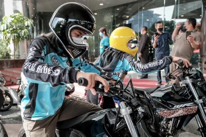 Sandiaga Uno Punya Misi Khusus untuk Rombongan Lady Bikers Ini