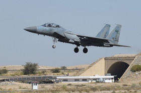 Serangan Udara Koalisi Arab Saudi Hantam Kamp Militer di Yaman