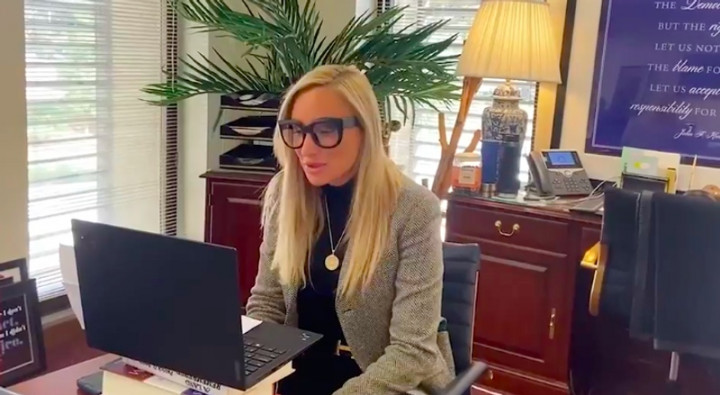 Foto Bugilnya Dicuri dan Disebarkan, Senator Florida Melawan Balik