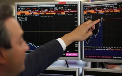 Ilustrasi bursa saham asia. Foto ; AFP.