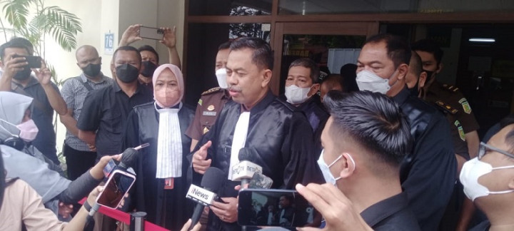 Herry Wirawan Tetap Dituntut Hukuman Mati