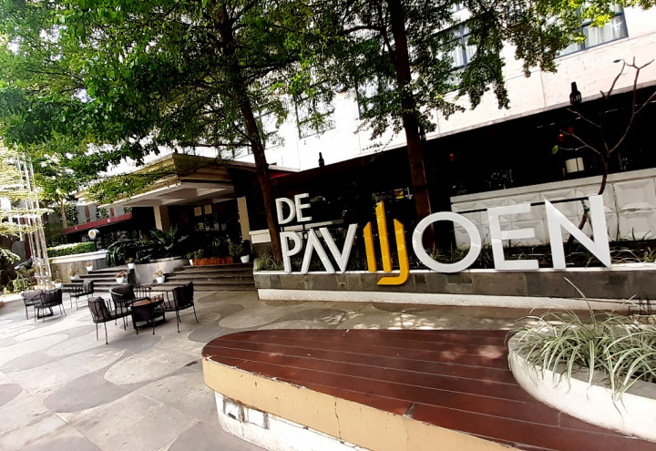 Bermalam di Hotel Bergaya Kolonial dengan Lanskap Kota Bandung