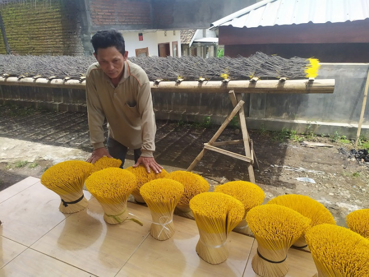 Duka Perajin Dupa di Malang Jelang Imlek