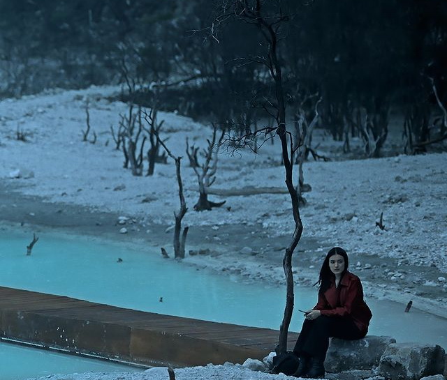 Girangnya Mawar de Jongh Akting Bareng Reza Rahadian di Film The Invisible Guest