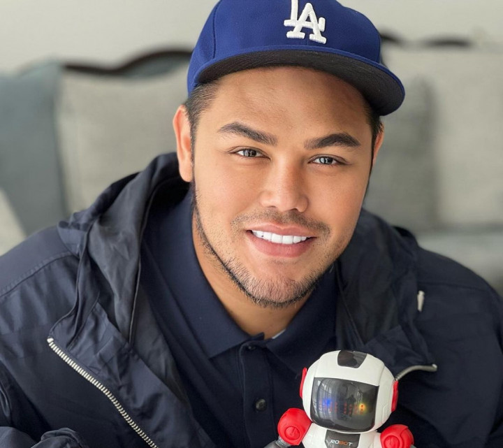 Ivan Gunawan Dibayar Rp10 M Jika Nikahi Ayu Ting Ting, Ayah Rozak Langsung 'Ngiler'