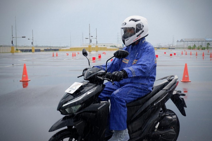 Kurangi Mobilitas dan Perjalanan Jauh dengan Sepeda Motor