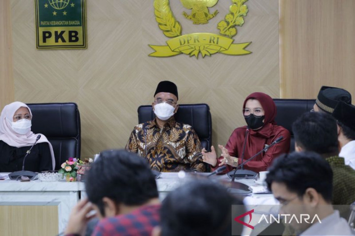 PKB Dorong Pemerintah Penggunaan Vaksin Halal Covid-19 untuk Masyarakat