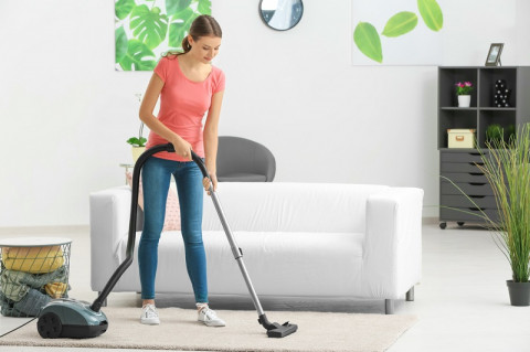 Agar Tak Cepat Rusak, Begini Cara Membersihkan Karpet dengan <i>Vacuum Cleaner</i>