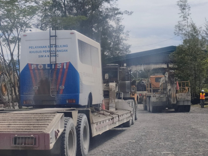 Satlantas Mimika Layani SIM Keliling Pakai Truk Kontainer