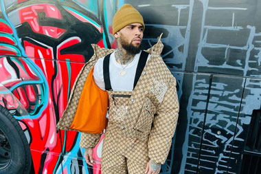 Dituduh Lakukan Perkosaan, Chris Brown Dituntut Rp287 Miliar