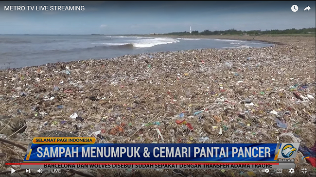 Pantai Pancer di Jember Mendadak Jadi Lautan Sampah