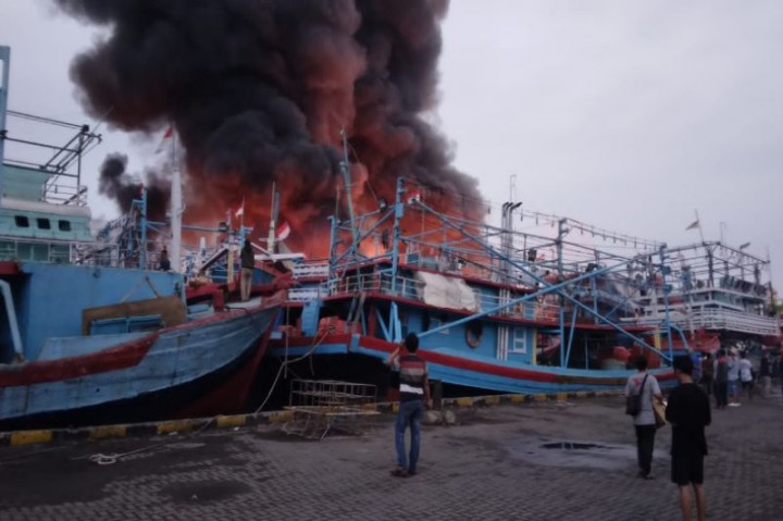 13 Kapal di Pelabuhan Kota Tegal Terbakar