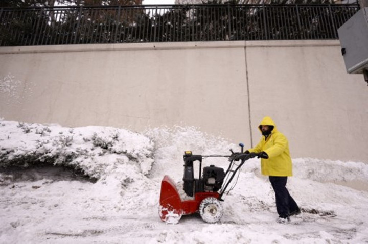Badai Salju Hantam Pantai Timur AS