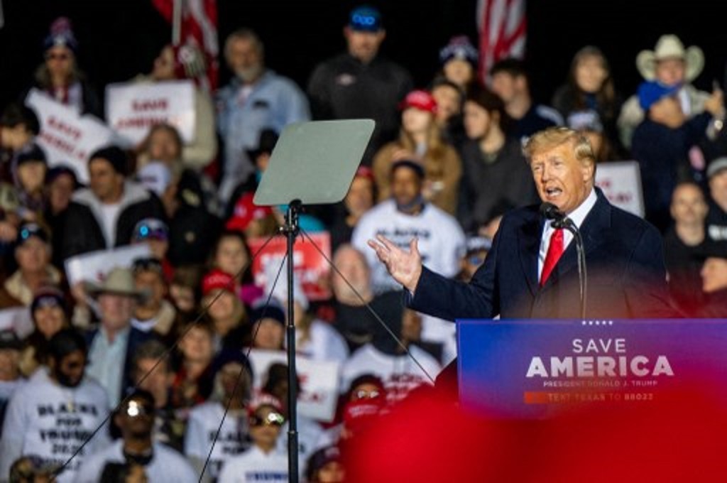 Mantan presiden AS Donald Trump hadir dalam acara bertajuk Save America di Conroe, Texas, 29 Januari 2022. (Brandon Bell / Getty / AFP)