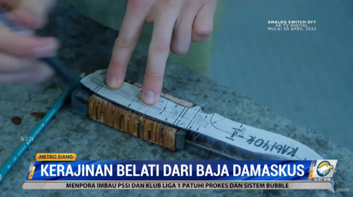 Mengintip Kerajinan Senjata Baja Damaskus dari Rusia