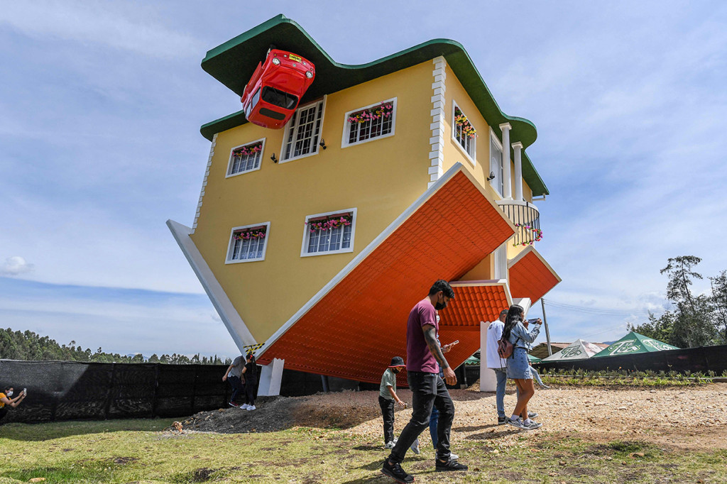 Unik, Ada Rumah Terbalik di Kolombia