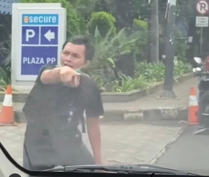 Viral! Modus Pemerasan Pura-pura Pincang Ditabrak Mobil, Pelaku Ditangkap