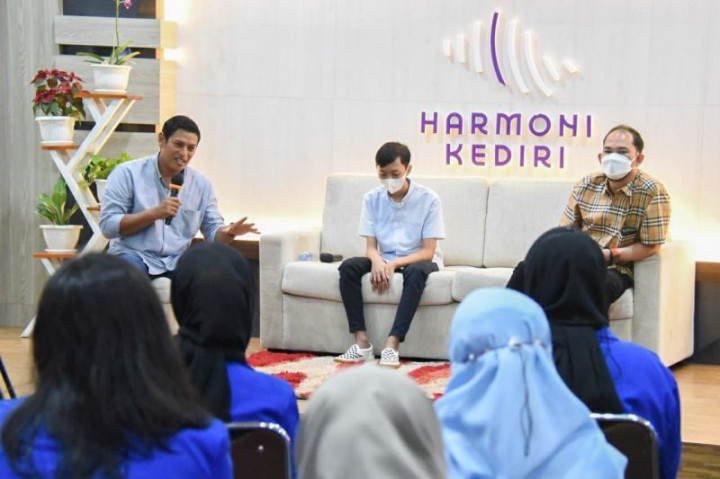 Wali Kota Kediri Ajak Milenial Meniru Kesuksesan Ghozali Everyday