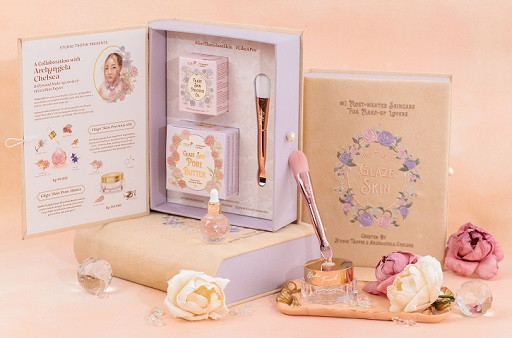 Kolaborasi ini melahirkan koleksi Glaze Skin, yang terdiri dari Glaze Skin Pore Butter dan Glaze Skin Precious Oil. (Foto: Dok. Studio Tropik)
