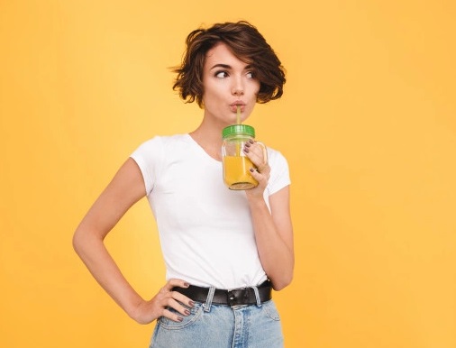 Kandungan serat dalam jus sangat rendah dan tidak bisa disamakan dengan serat dalam buah dan sayuran utuh. (Foto: Ilustrasi. Dok. Freepik.com)